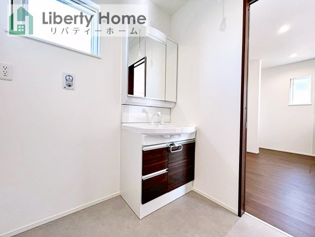 日立市河原子町2丁目　新築戸建　1号棟の独立洗面台