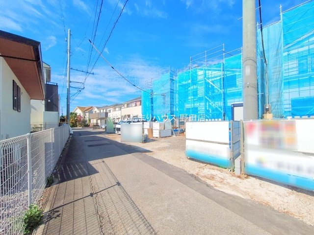 野田市中野台4期　新築戸建　8号棟の前面道路含む現地写真|一方 ： 南 3.36m 公道　「2025年8月現地撮影」