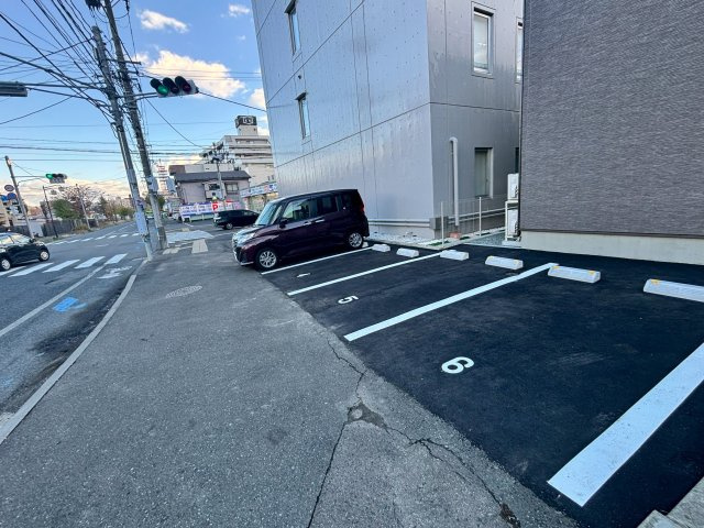 オークの駐車場