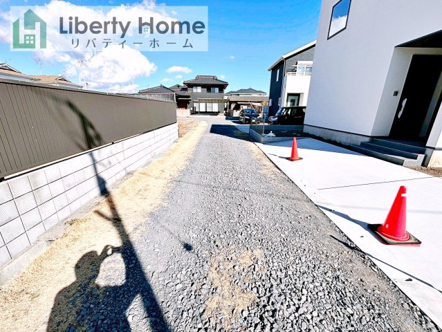 日立市河原子町2丁目　新築戸建　2号棟の前面道路含む現地写真