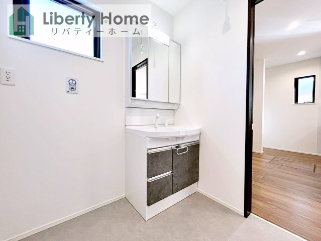 日立市河原子町2丁目　新築戸建　2号棟の独立洗面台