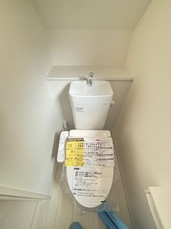 【トイレ】 | 廿日市市平良2（廿日市駅）全3区画　NO3【外構工事込み】 | 2階　トイレ☆シンプルなデザインはお掃除やしやすく衛生的。温水洗浄便座付き　トイレ×２

