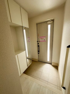 【玄関】 | 廿日市市阿品台3（阿品駅）全2区画　NO1 | シューズボックスが設置されており、家族の靴がスッキリ収納できます☆