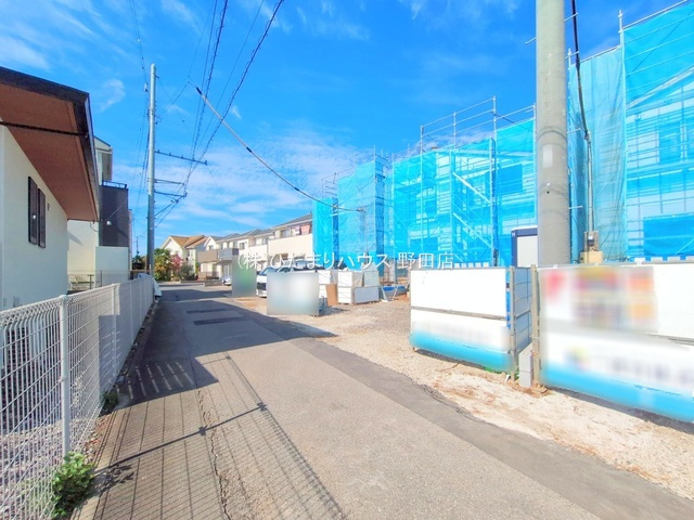 野田市中野台4期　新築戸建　9号棟の前面道路含む現地写真|一方 ： 南 3.36m 公道　「2025年8月現地撮影」