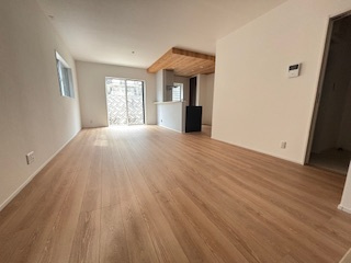 【居間・リビング】 | 廿日市市対厳山2（宮島口駅）全2区画　NO1 | 18.8帖リビング☆
対面式のキッチンでリビングが見渡せるので、お子様やご家族の様子が見えて安心です♪