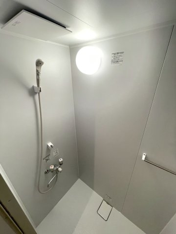 【シャワールーム】