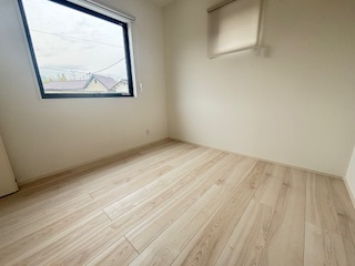 【洋室】 | 廿日市市阿品台1（阿品東駅）全2区画　A棟【エアコン2基付き】【P3台】【角地】 | 2階　洋室×3　収納付きでお部屋がスッキリ広く使えます。　
