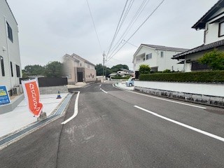 【前面道路含む現地写真】 | 廿日市市阿品台1（阿品東駅）全2区画　A棟【エアコン2基付き】【P3台】【角地】 | 角地