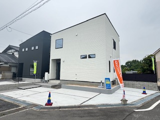 【外観】 | 廿日市市阿品台1（阿品東駅）全2区画　A棟【エアコン2基付き】【P3台】【角地】 | ☆広電阿品東駅まで徒歩13分☆阿品台東小学校まで徒歩13分☆阿品台中学校まで徒歩14分
☆ピュアクック徒歩13分☆土地50坪☆角地
