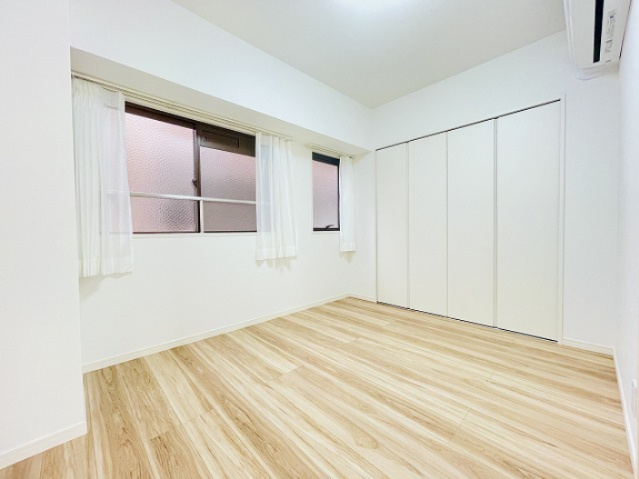【洋室】 | ライオンズマンション西公園第六 | 5.2帖の洋室にはエアコンが備わっています◎