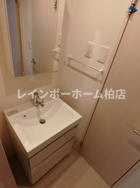 仲介手数料（賃料の1.10ヵ月）の50％OFF対象物件！の独立洗面台