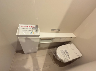 【トイレ】 | 廿日市市対厳山3（宮島口駅）全3区画　C棟【角地】【63坪】【P3台】 | シンプルなデザインはお掃除やしやすく衛生的。温水洗浄便座付き　トイレ×２
