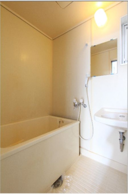 【浴室】 | ビラ・モジュール | 落ち着いた空間のお風呂です