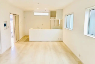 【居間・リビング】 | 佐伯区薬師が丘1丁目　全２区画　9B-2 | 19帖LDK♪採光にこだわった間どりで、明るい陽ざしを取り込みます♪