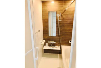 【浴室】 | 佐伯区薬師が丘1丁目　全２区画　9B-2 | ゆったりした浴槽は、足を伸ばしてゆったり湯船につかることができます。