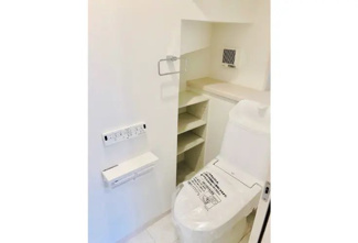 【トイレ】 | 佐伯区薬師が丘1丁目　全２区画　9B-2 | シンプルなデザインはお掃除やしやすく衛生的。温水洗浄便座付き　トイレ×２