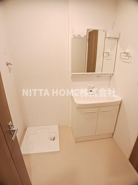 福知山市字前田のアパートの洗面所|独立洗髪洗面台や室内洗濯機置き場も設置◇