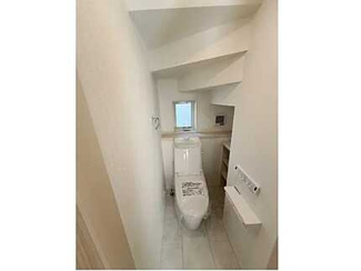 【トイレ】 | 佐伯区八幡東2丁目　全3区画　NO2 | シンプルなデザインはお掃除やしやすく衛生的。温水洗浄便座付き　トイレ×２