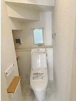 【トイレ】 | 佐伯区八幡東2丁目　全3区画　NO3 | シンプルなデザインはお掃除やしやすく衛生的。温水洗浄便座付き　トイレ×２