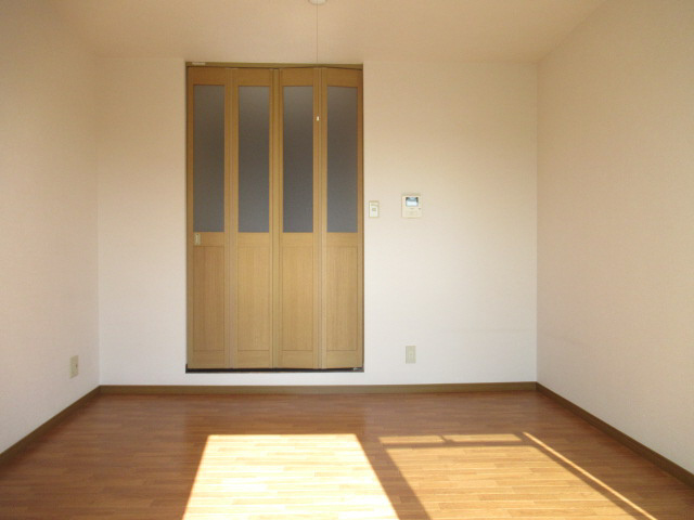 五色山ハイツの居間・リビング