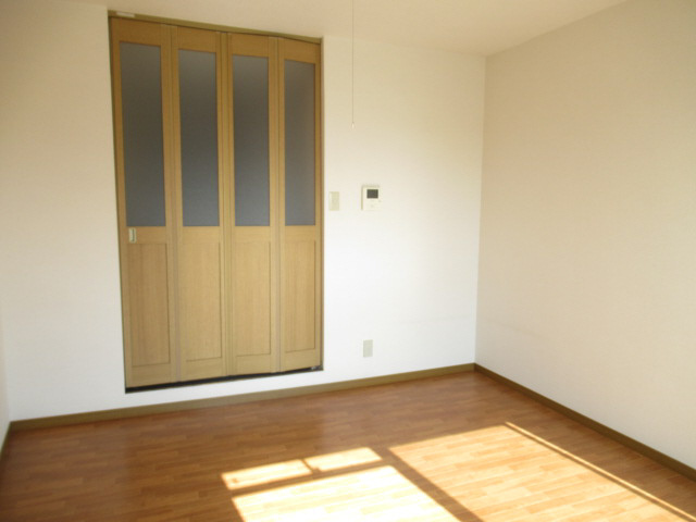 五色山ハイツの寝室