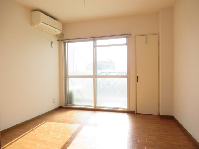 五色山ハイツの居間・リビング