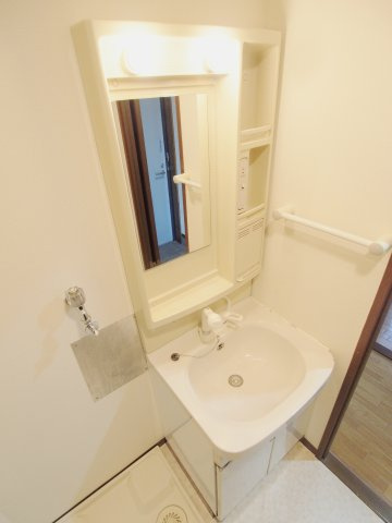 第8森本ビルの独立洗面台