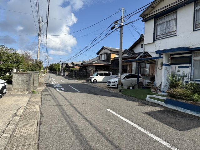 今津　中古戸建　の前面道路含む現地写真