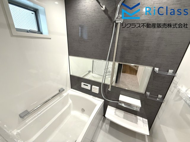 新築戸建　神戸市兵庫区金平町1丁目14の浴室|浴室乾燥機付です
窓もあります