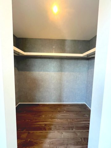 【完成予想図】 | 大阪市住吉区墨江　現状更地　建築条件無し売り土地 | 【同社施工例写真】
充分な収納スペースを確保。居室内に余計な家具を置く必要がないので、シンプルですっきりとした暮らしが実現しています♪