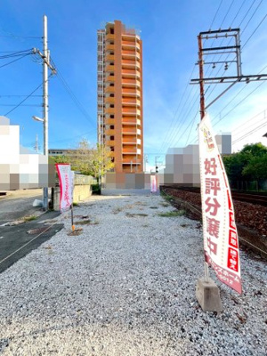 【前面道路含む現地写真】 | 大阪市住吉区墨江　建築条件無し売り土地！　現状更地♪ | 【現地写真】
・現状更地！お好きな工務店で建築出来ます♪
・間取りプラン例あり！
・前面道路（東方面）約4ｍ♪