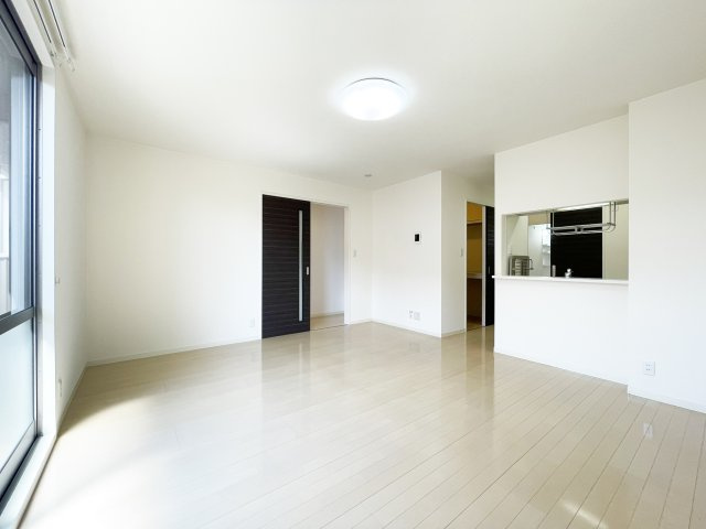 コートクレールⅡ番館の居間・リビング