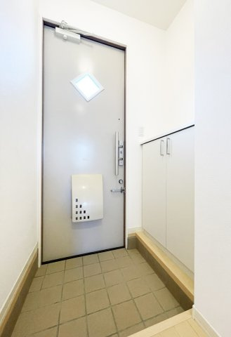 コートクレールⅡ番館の玄関