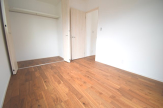 【収納】 | 安佐南区長束西1（安芸長束駅）全2区画　B棟 | 2階　洋室×3は、収納付きでお部屋がスッキリ広く使えます。　