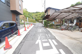 【前面道路含む現地写真】 | 安佐南区長束西1（安芸長束駅）全2区画　B棟 | 前面道路4ｍ