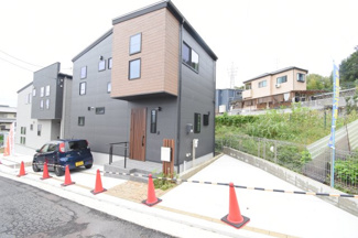 【外観】 | 安佐南区長束西1（安芸長束駅）全2区画　B棟 | JR安芸中束駅徒歩12分☆☆長束西小学校まで徒歩8分☆長束中学校まで徒歩9分☆フレスタ徒歩15分☆土地32坪☆駐車スペース２台分☆前面道路4ｍ