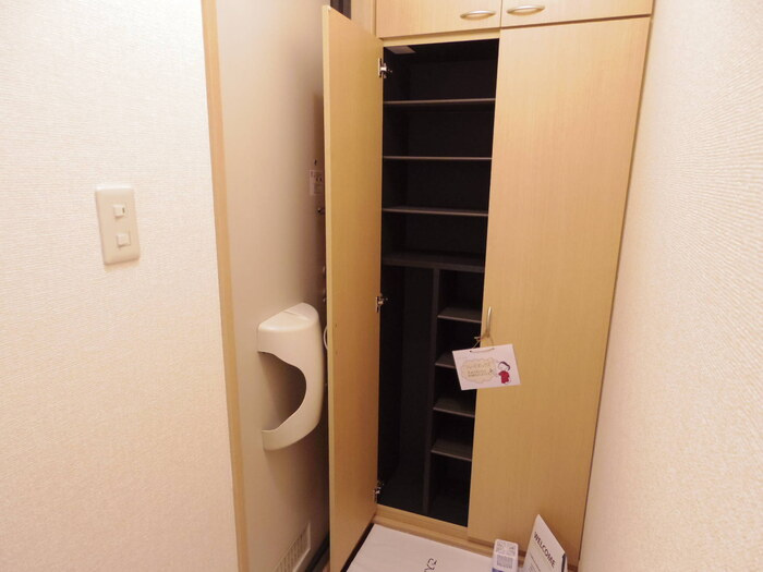 リビングタウンみどりのの玄関|トールタイプシューズBOX