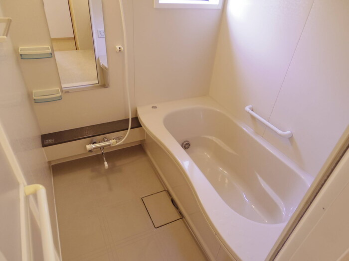 リビングタウンみどりのの浴室|1坪タイプユニットバス（小窓付）