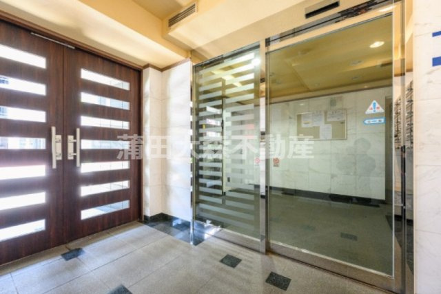 スモールシティハウス平和島のエントランス