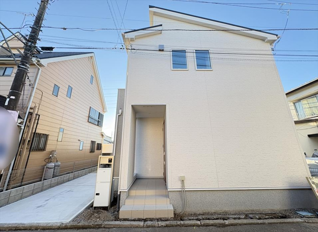 【外観】 | 志木市中宗岡3丁目　新築一戸建住宅　全1棟　(志木本店) | 販売現地／2025年12月18日撮影　
6ヶ月目・2年目に定期点検(無料)や最長30年保証延長制度があるのでお引き渡し後も安心です。