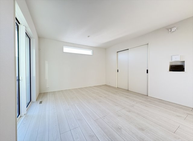 【居間・リビング】 | 志木市中宗岡3丁目　新築一戸建住宅　全1棟　(志木本店) | リビングに階段がないので冷暖房の効率が良く、電気代の節約にもつながります。