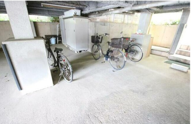 朝霞市宮戸２丁目の賃貸マンションの駐車場