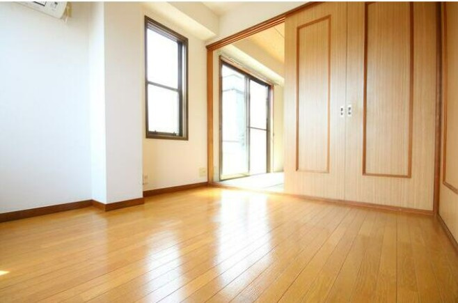 朝霞市宮戸２丁目の賃貸マンションの居間・リビング