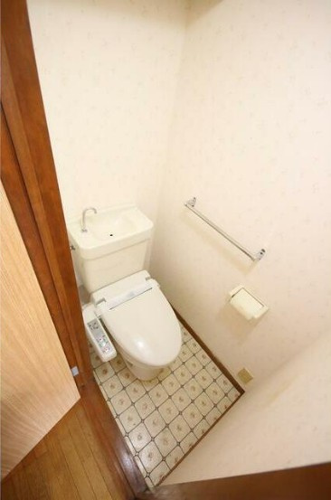 朝霞市宮戸２丁目の賃貸マンションのトイレ