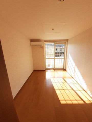 熊本市北区清水亀井町のアパートの内装|明るい室内です