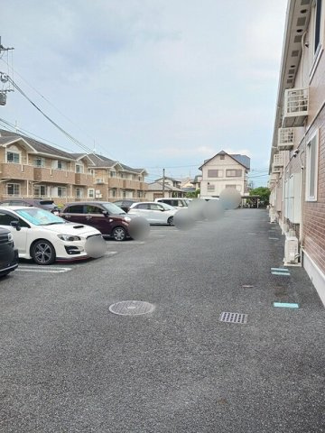 ヴィラ　スクエアＡの駐車場|駐車場があるので、車を買う予定の方も安心です