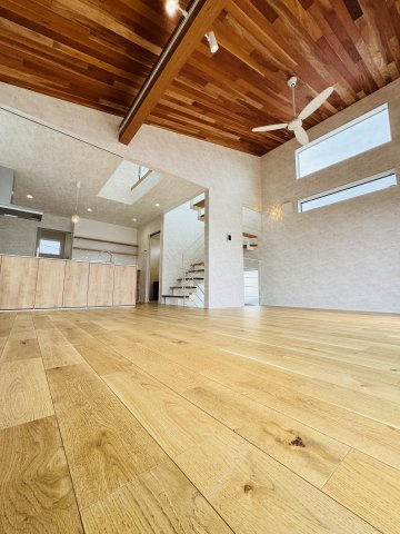 Dwell with Design｜鎌倉の機能美住宅の居間・リビング