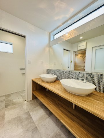 Dwell with Design｜鎌倉の機能美住宅の独立洗面台