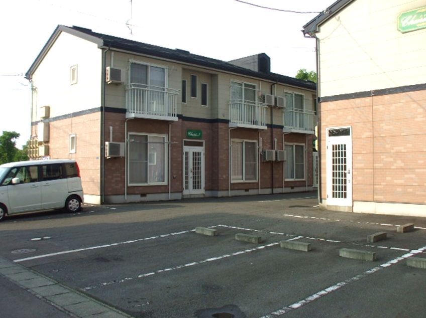 シャルムⅡの駐車場