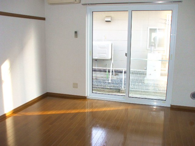 シャルムⅡの居間・リビング